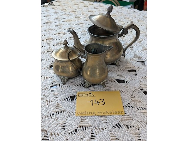 Lot 143 - lot koperen thee servies - afbeelding 1 van  3