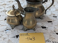 Lot 143 - lot koperen thee servies - afbeelding 1 van  3