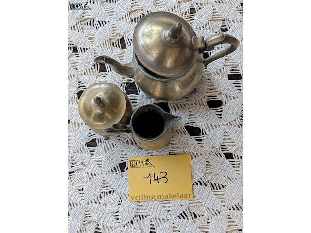 Lot 143 - lot koperen thee servies - afbeelding 2 van  3