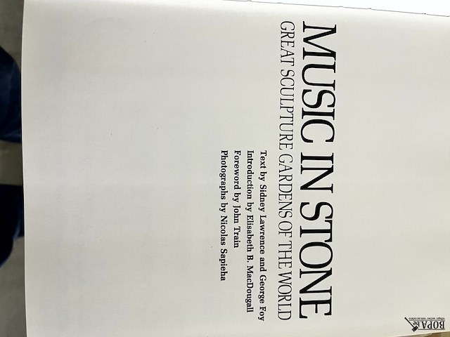 Lot 143 - music in stone ..great sculpture gardens of the world - afbeelding 2 van  7