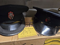 Lot 143 - noord ierland 2 kepies - afbeelding 1 van  4