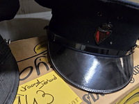 Lot 143 - noord ierland 2 kepies - afbeelding 3 van  4