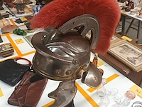 Lot 143 - romeinse centurion helm op voet - afbeelding 7 van  7