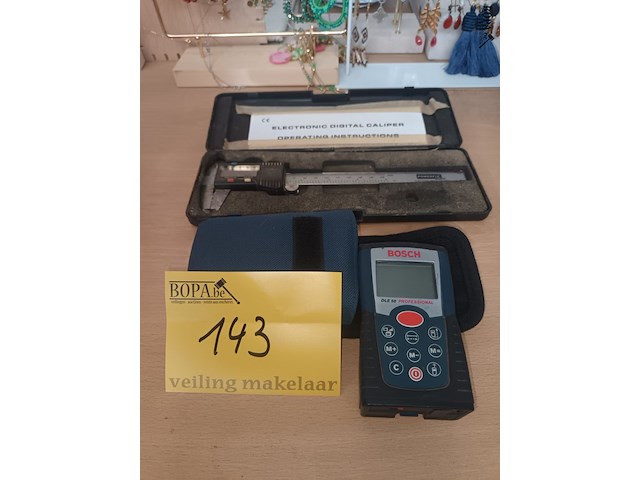 Lot 143 - schuifmaat en laserafstansmeter - afbeelding 1 van  4