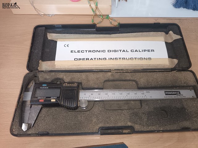 Lot 143 - schuifmaat en laserafstansmeter - afbeelding 2 van  4