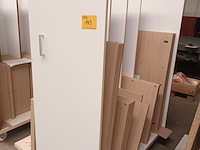Lot 143 - transportkar met inhoud
