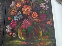 Lot 143 - vintage sfeervol olieverfschilderij - tropisch dorp en bloem - afbeelding 2 van  3