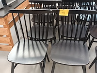 Lot 143 - zwarte houten spijlenstoel. 10 stuks - afbeelding 1 van  4