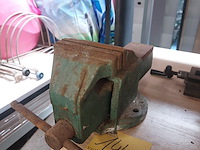 Lot 144 - bankschroef - afbeelding 1 van  1