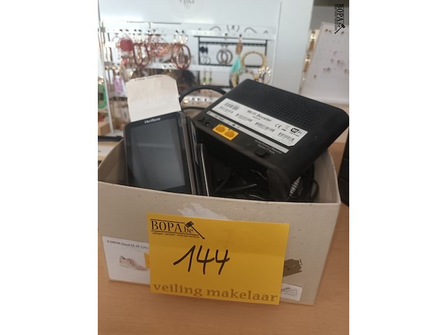 Lot 144 - betaalterminal en wifibooster - afbeelding 1 van  3