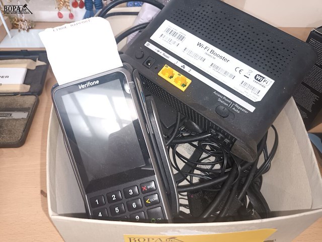 Lot 144 - betaalterminal en wifibooster - afbeelding 2 van  3