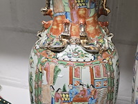 Lot 144 - chinese vazen 2 stuks - afbeelding 2 van  7