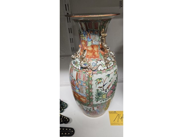 Lot 144 - chinese vazen 2 stuks - afbeelding 3 van  7