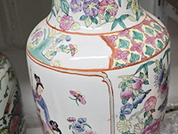 Lot 144 - chinese vazen 2 stuks - afbeelding 6 van  7