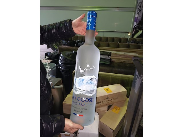 Lot 144 - fles grey goose vodka van 6 liter - afbeelding 1 van  4