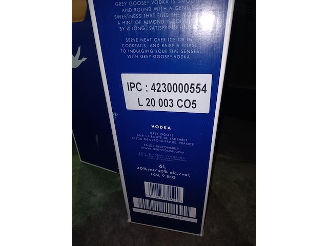 Lot 144 - fles grey goose vodka van 6 liter - afbeelding 3 van  4
