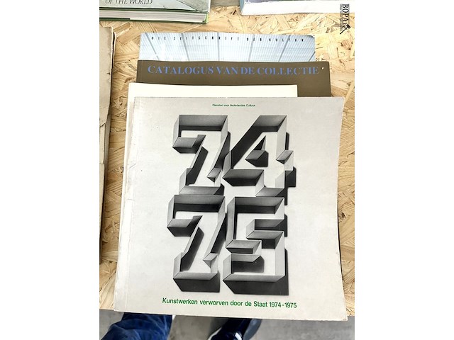 Lot 144 - fondation beyeler 4 boeken - afbeelding 1 van  16