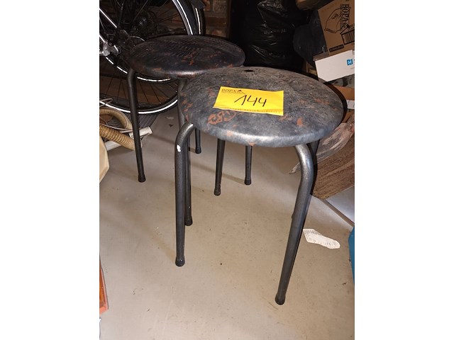 Lot 144 - krukje. 2 stuks - afbeelding 1 van  3