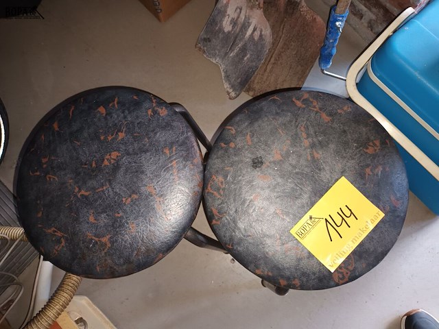 Lot 144 - krukje. 2 stuks - afbeelding 2 van  3