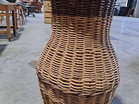 Lot 144 - rieten manden - 2 stuks - afbeelding 2 van  3