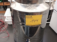 Lot 144 - rvs transportvat met kraan - afbeelding 1 van  3