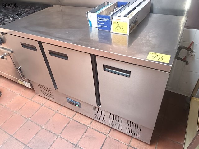 Lot 144 - rvs werktafel met opbergruimte - afbeelding 1 van  5