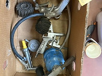 Lot 144 - set luchtgereedschap en luchtcompressor, spuitpistolen (6 st - afbeelding 1 van  3