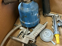 Lot 144 - set luchtgereedschap en luchtcompressor, spuitpistolen (6 st - afbeelding 2 van  3