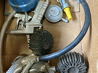 Lot 144 - set luchtgereedschap en luchtcompressor, spuitpistolen (6 st - afbeelding 3 van  3