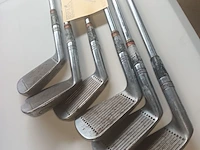 Lot 144 - vintage golf clubs wilson. 6 stuks - afbeelding 4 van  4