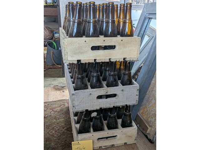 Lot 144 - westmalle bierkratten - afbeelding 3 van  4