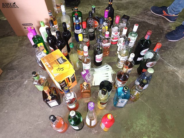 Lot 145 - aangebroken flessen drank. 45 stuks - afbeelding 1 van  5