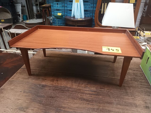 Lot 145 - bedtafeltje - afbeelding 1 van  3