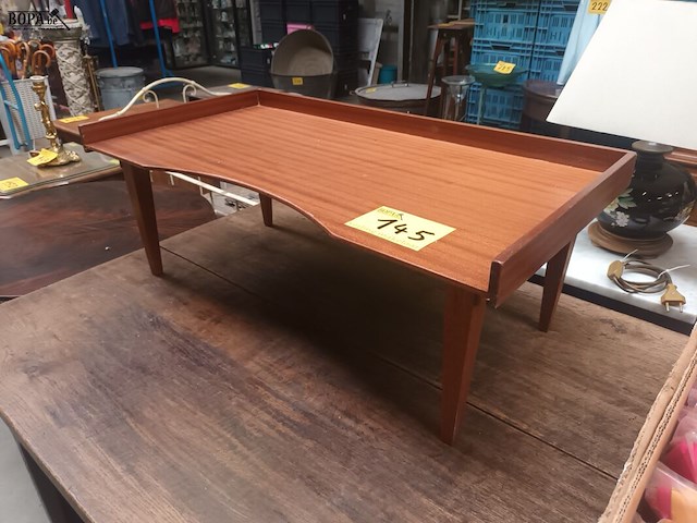 Lot 145 - bedtafeltje - afbeelding 2 van  3