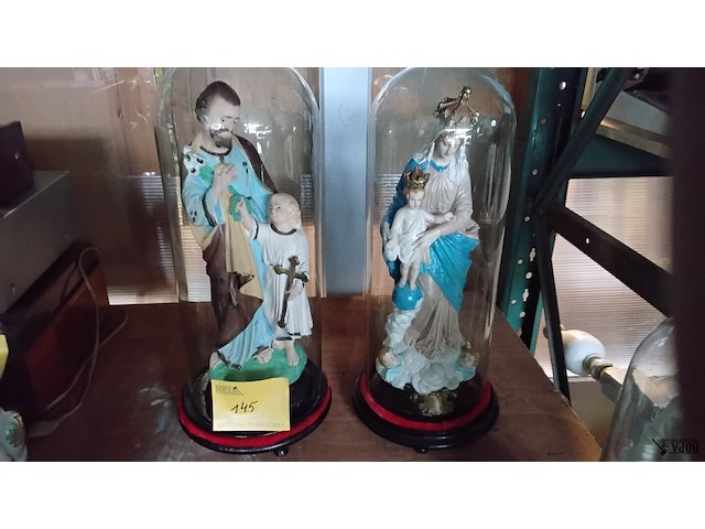 Lot 145 - duo christus en mariabeeld onder stolp - afbeelding 1 van  1