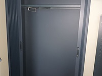 Lot 145 - hoge roldeurkast. 3 stuks - afbeelding 3 van  3