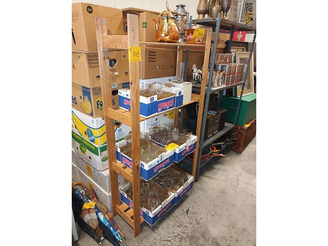 Lot 145 - houten rek - afbeelding 1 van  2