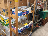 Lot 145 - houten rek - afbeelding 1 van  2