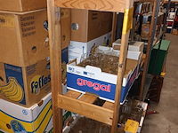 Lot 145 - houten rek - afbeelding 2 van  2