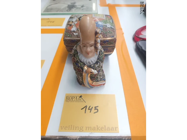 Lot 145 - japanse decoratie. 2 stuks - afbeelding 1 van  5