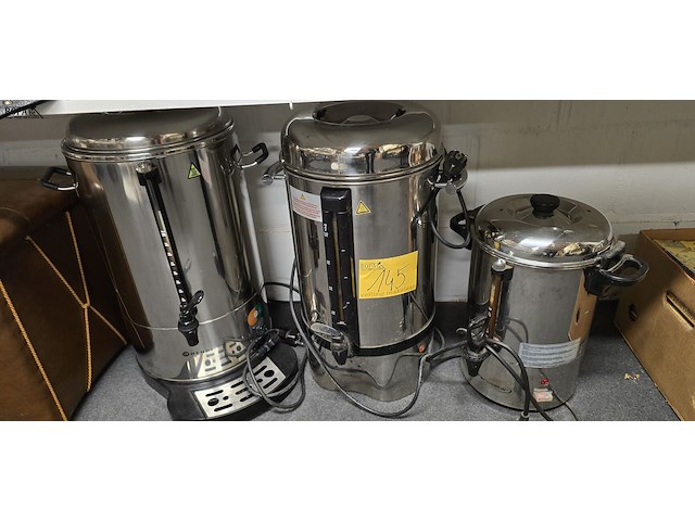 Lot 145 - koffie perculators 3 stuks - afbeelding 1 van  4