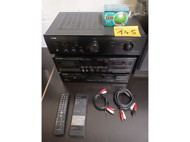 Lot 145 - muziekinstallatie - afbeelding 1 van  6