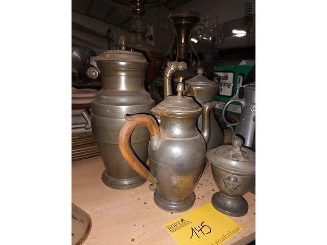 Lot 145 - tinnen kannen. 6 stuks - afbeelding 4 van  4