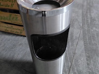 Lot 145 - vintage assenbak in chroom - afbeelding 1 van  2