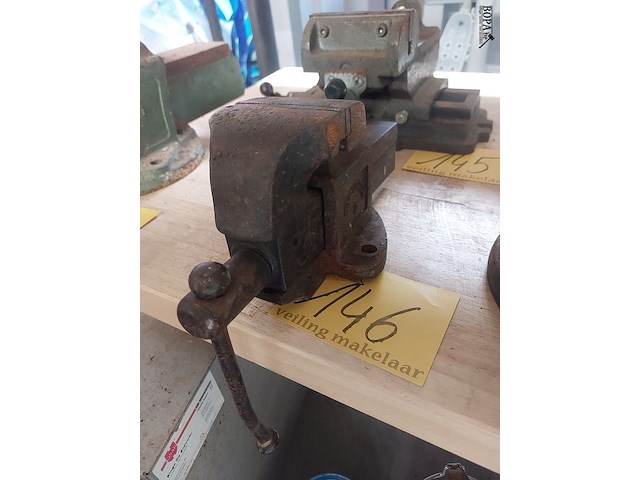Lot 146 - bankschroef - afbeelding 1 van  1