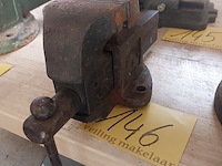 Lot 146 - bankschroef - afbeelding 1 van  1