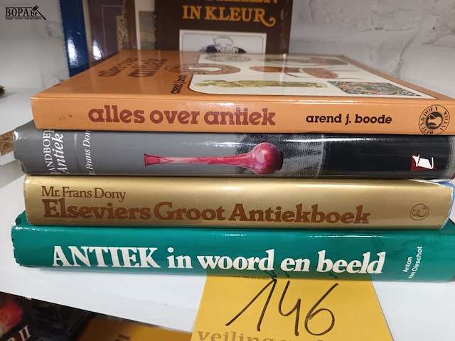 Lot 146 - boeken over antiek en klokken. 8 stuks - afbeelding 2 van  3