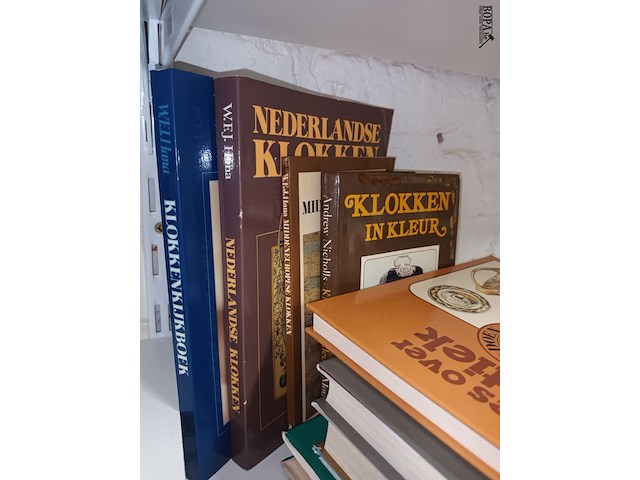 Lot 146 - boeken over antiek en klokken. 8 stuks - afbeelding 3 van  3