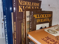 Lot 146 - boeken over antiek en klokken. 8 stuks - afbeelding 3 van  3