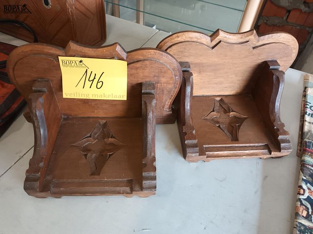 Lot 146 - houten muurconsole. 2 stuks - afbeelding 1 van  4